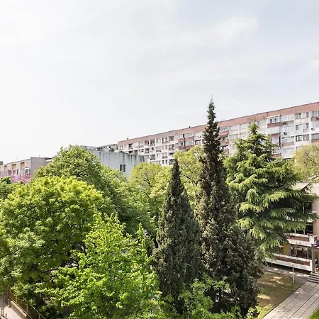 Апартамент Peaceful Pastel Retreat In Варна