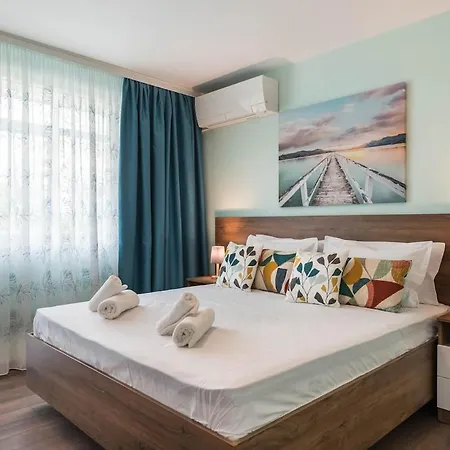 Peaceful Pastel Retreat In Appartamento Varna