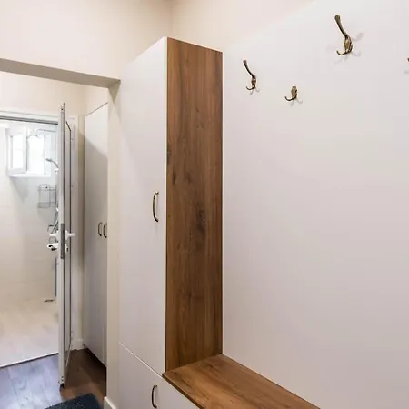 Peaceful Pastel Retreat In Апартамент Варна