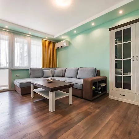 Peaceful Pastel Retreat In Апартамент