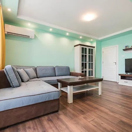 Appartamento Peaceful Pastel Retreat In Varna